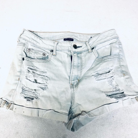 AMERICAN EAGLE DISTRESSED SHORTS SIZE 4 - Picture 2 of 7